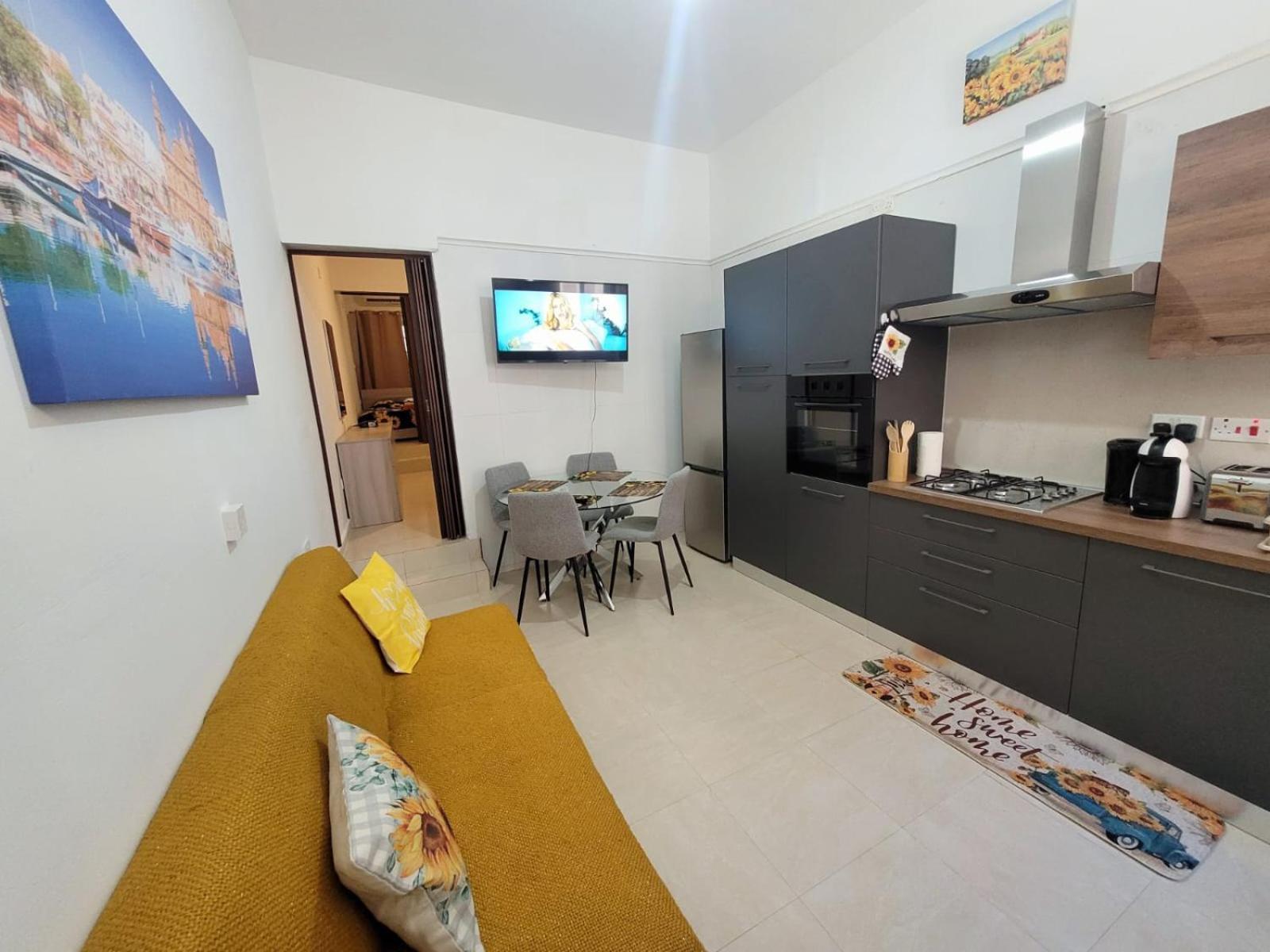 Sunflower Maltese House In شقة