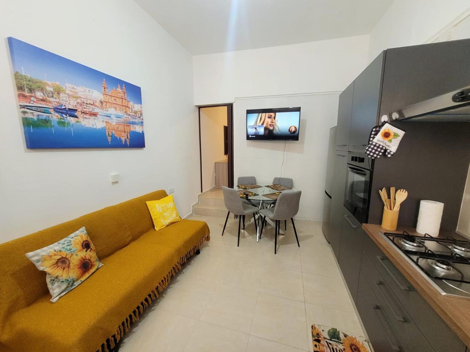 Sunflower Maltese House In شقة